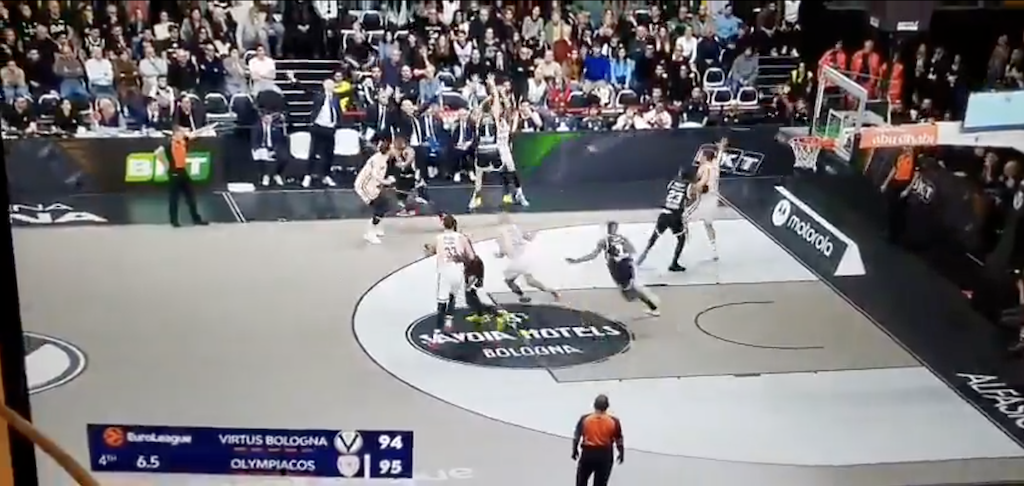 Episodio discusso nel finale di Virtus Bologna-Olympiacos: Tyler Dorsey viola la regola dei 5”?