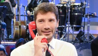 Affari Tuoi, Herbert Ballerina assente. Il Dottore stacca il telefono: "Ha paura"