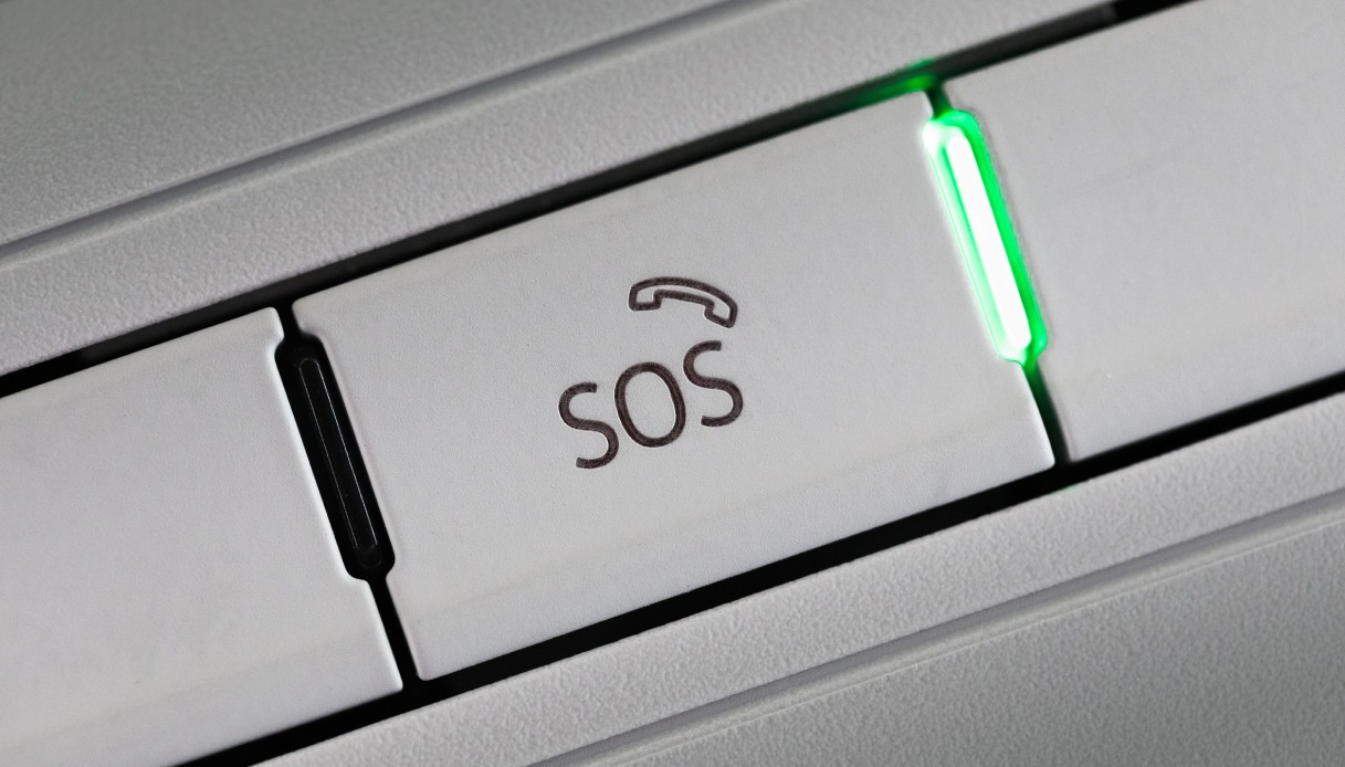 Il pulsante rosso di emergenza sulle auto è già obsoleto: cosa succede