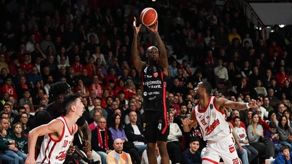 Jingle Bell Rock. Varese arma il braccio, Trieste sconfitta (84-49) MALPENSA24