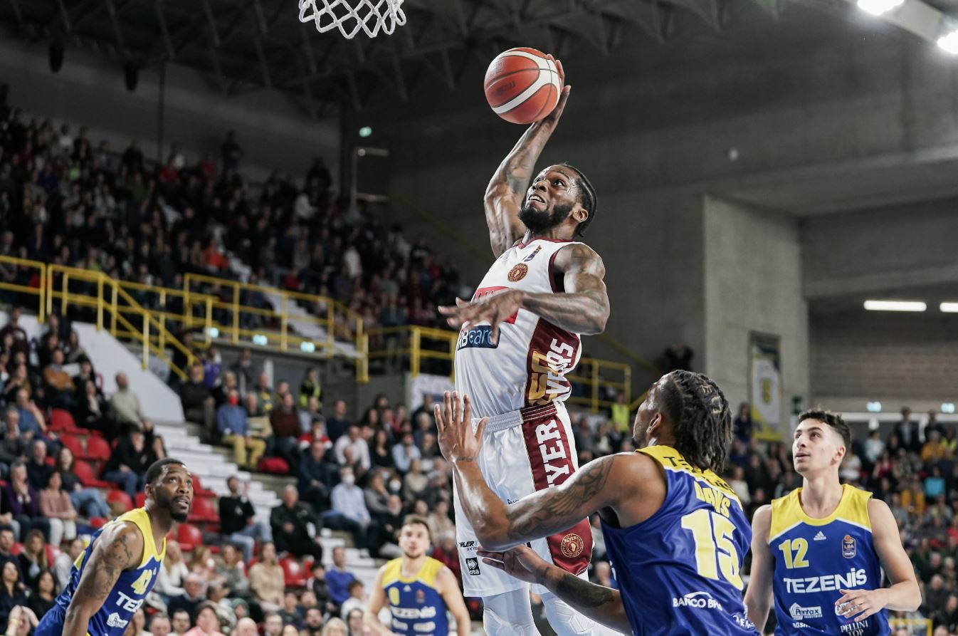 stop di almeno tre settimane