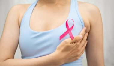 Cancro al seno, il sintomo preoccupante che quasi nessuno nota: riconoscerlo in tempo ti mette al sicuro - Roba da Donne