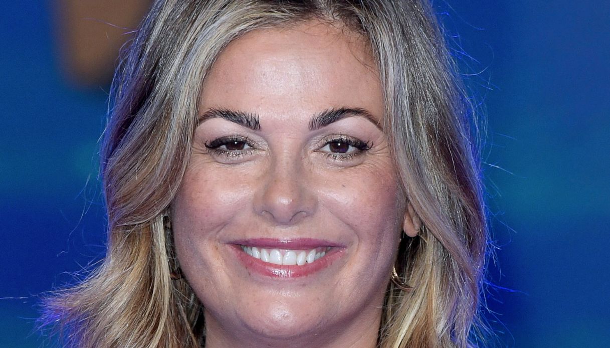 Le ciabatte fluffy di Vanessa Incontrada sono la nuova moda