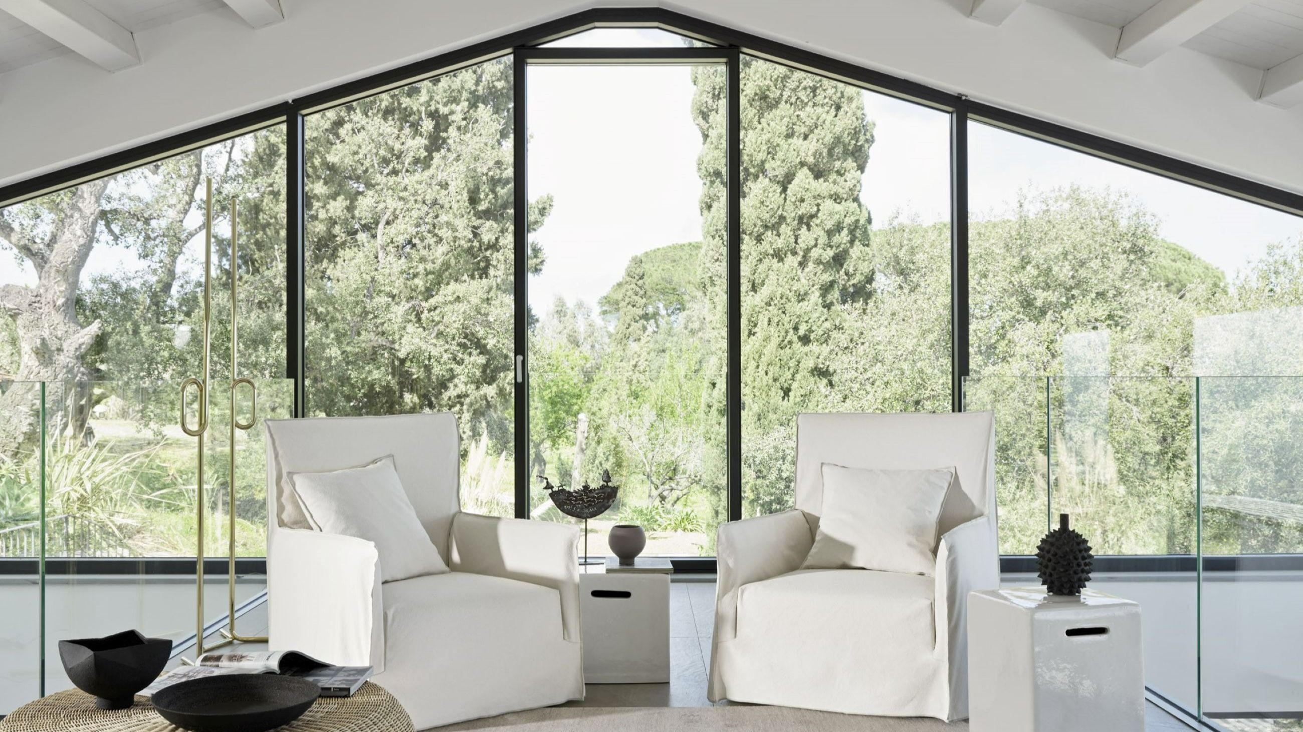 Il candore del nuovo Pantone veste la poltrona Ghost di Paola Navone per Gervasoni - Courtesy Gervasoni 