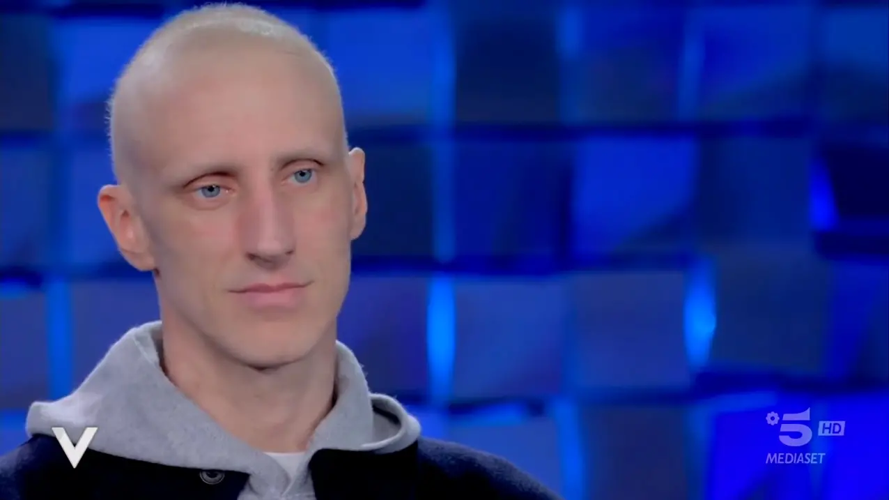 Achille Polonara e ospite a Verissimo (screenshot tratto dal video sui social di Mediaset)