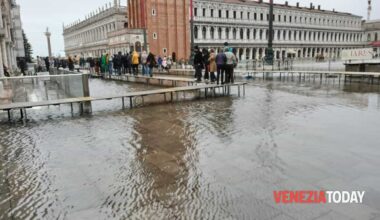 torna l'acqua alta a Venezia giù: