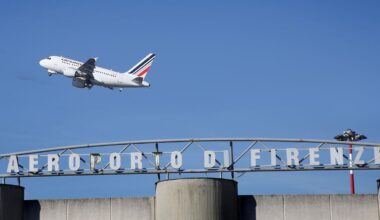 Firenze, ritardi e voli cancellati per il vento. “Disagi per 700 passeggeri”