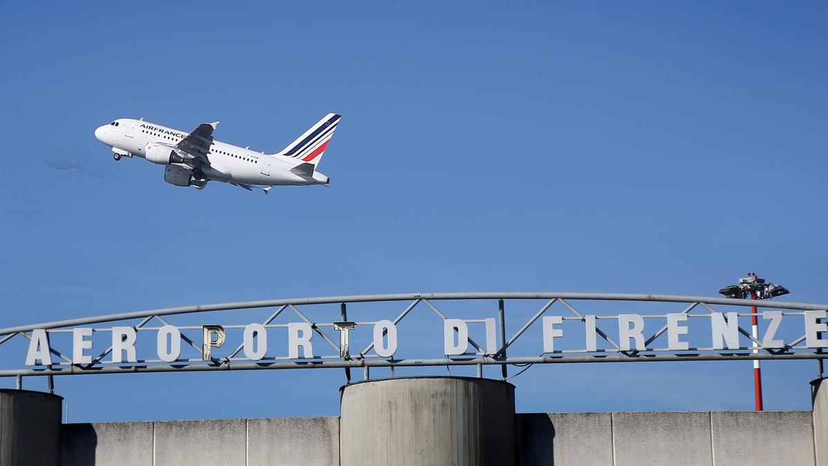 Firenze, ritardi e voli cancellati per il vento. “Disagi per 700 passeggeri”