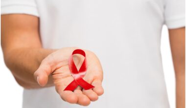 Fiocchetto rosso in mano