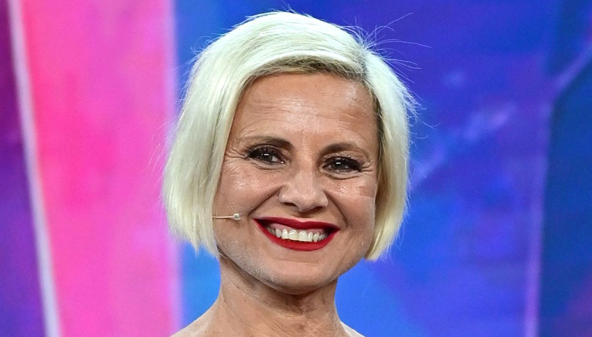 Orietta Berti arriva da un altro mondo (10), Antonella Elia petulante (3)