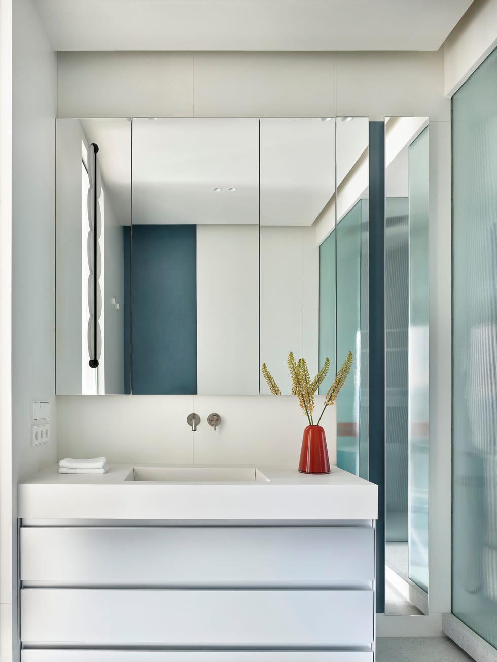 mueble de baño en color azul claro