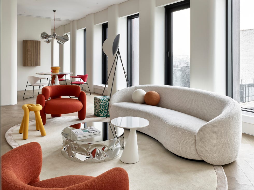 salón y comedor con muebles curvos