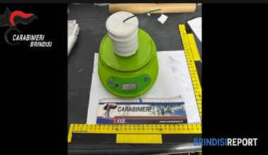 Possesso illegale di 180 kg di fuochi pirotecnici e 84 ordigni artigianali: finisce ai domiciliari