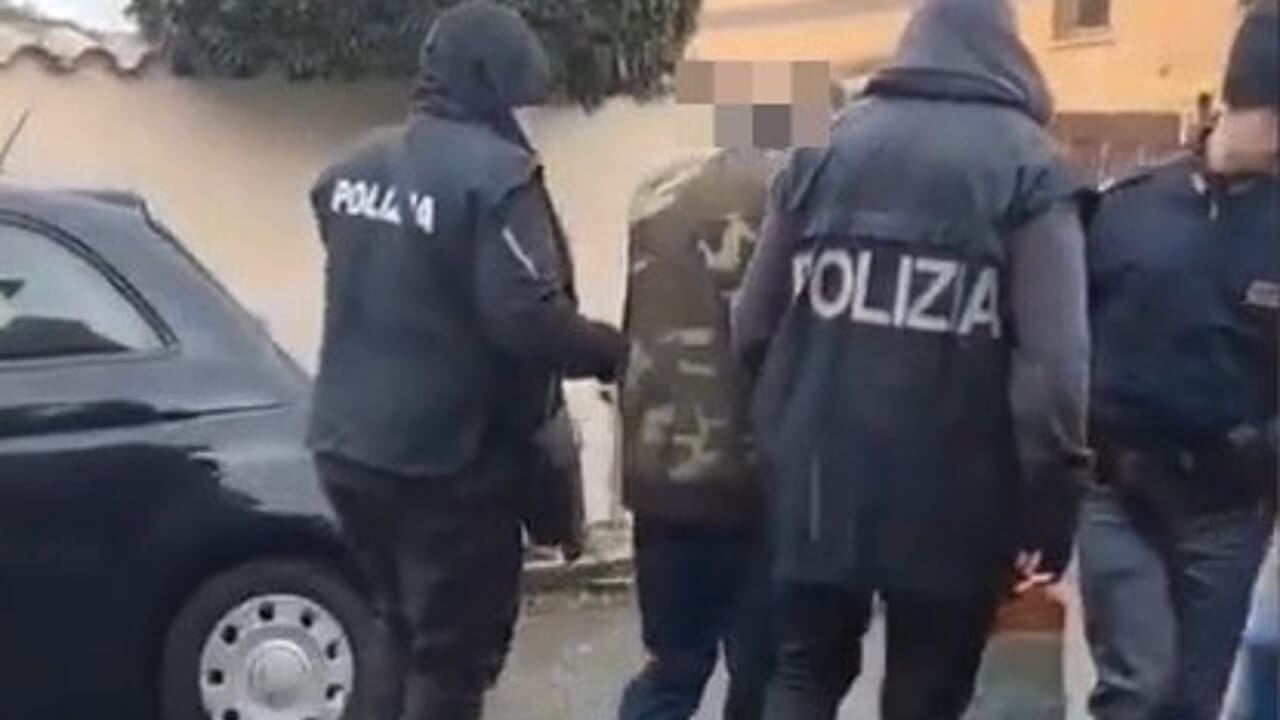 Ostia, arrestato il rapinatore con l'accetta