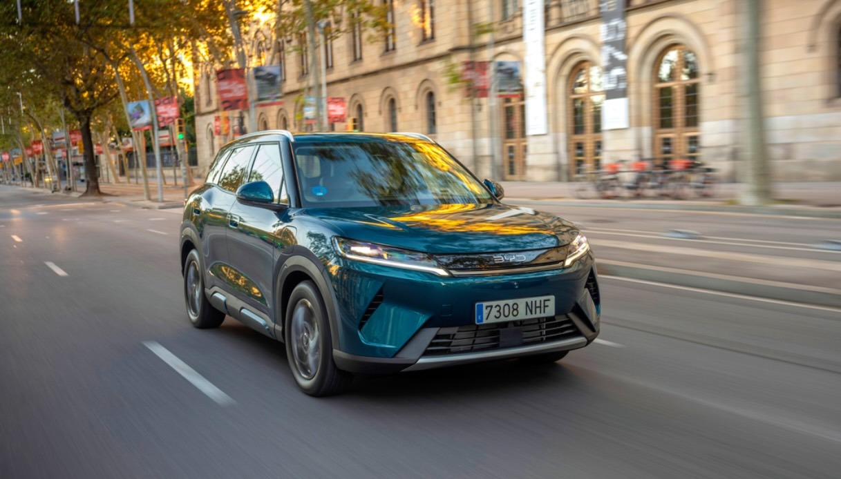 Il “peso” delle auto cinesi in Italia continua a crescere: i dati del 2025