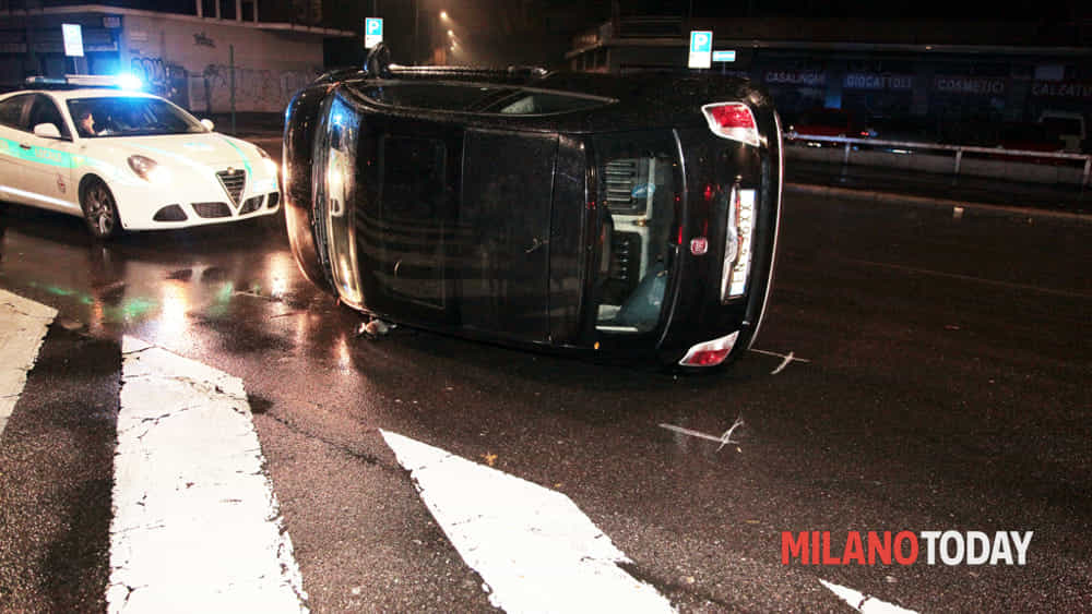 Incidente stradale a Milano in corso XXII Marzo, 4 feriti tra cui 2 bambini