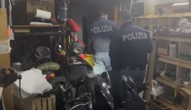 Roma, polizia scopre auto radiocomandata con esplosivo in un box