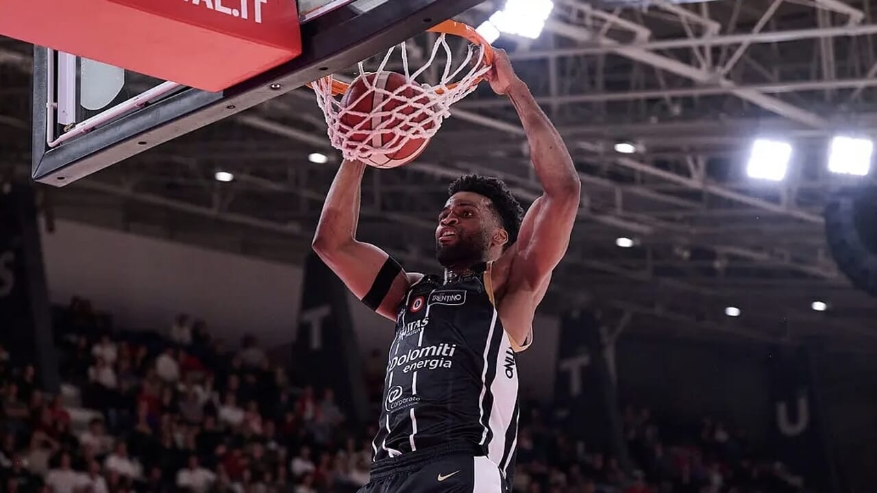 Trento lotta fino alla fine, ma al PalaBigi passa Reggio Emilia 77-68. Gli highlights  