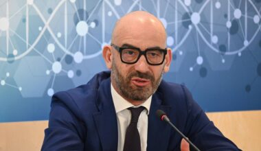 "In ospedale ragazzo di 20 anni con pericardite-miocardite, vaccinatevi"