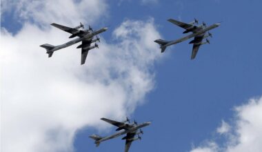 Caccia russi sorvolano mare di Norvegia e di Barents, 'aerei stranieri' decollano per scortarli