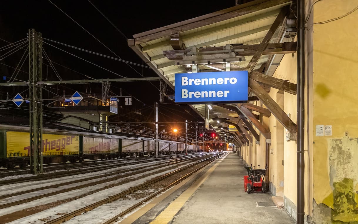 Operaio investito da treno ad Ala, circolazione linea Brennero rallentata tra Verona e Rovereto