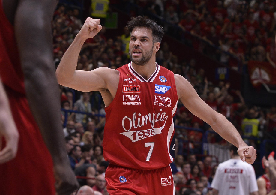 Olimpia Milano, Bruno Cerella vicino all'ingresso in società