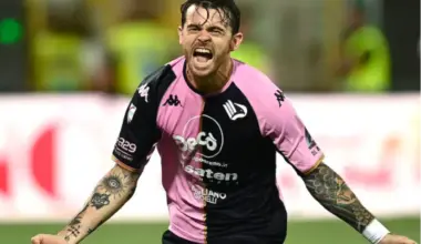 Un calciatore grida, esulta