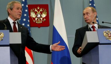 Putin contro Ucraina nella Nato: l'opposizione già nel 2001 e 2008 con Bush | Il Fatto Quotidiano