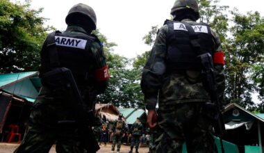 Tensione Thailandia-Cambogia, riprendono scontri e attacchi aerei dopo morte soldato