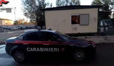 arrestati due poliziotti e due complici