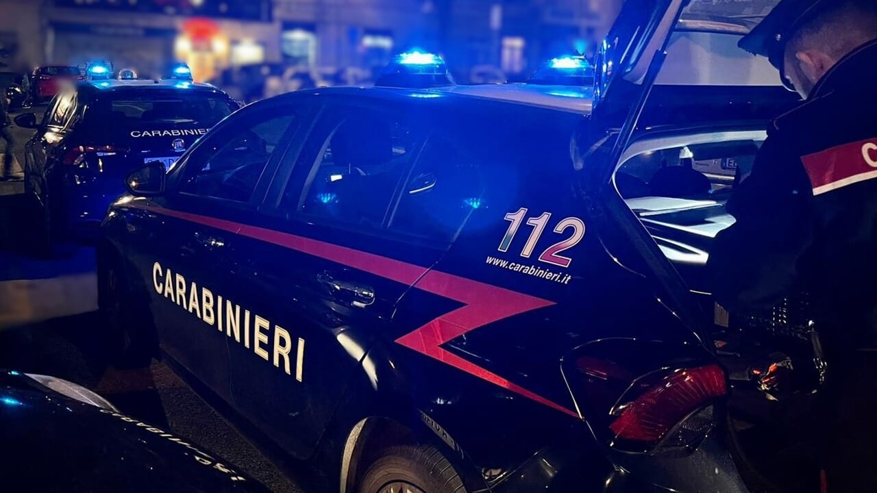 Tre rapine a mano armata in mezz'ora con l'auto del padre