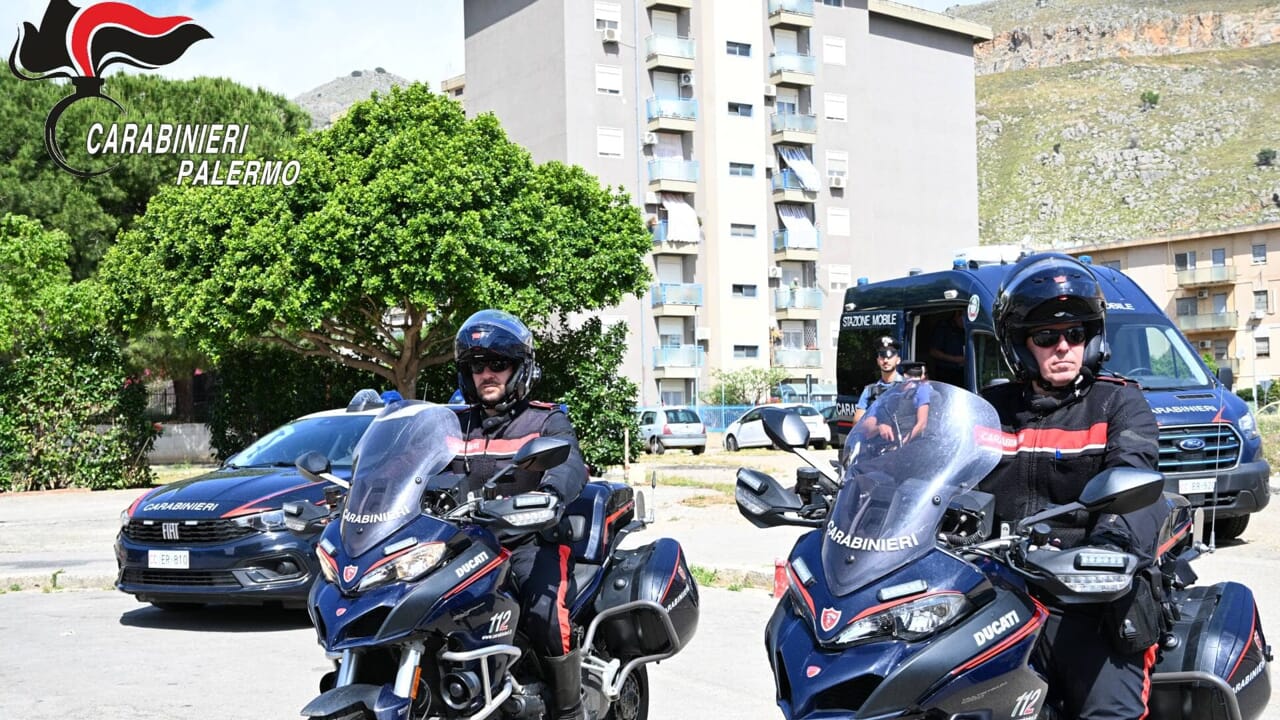 Ottantenne scoperto con pistola e munizioni nascoste nell'armadio della camera da letto: arrestato