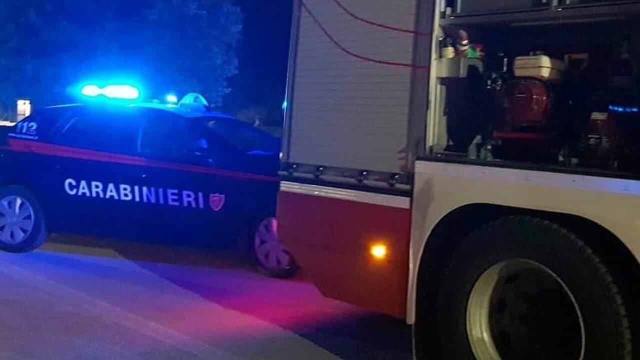 Incendio a Velletri, locale dato alle fiamme. L'ipotesi della vendetta di adolescenti dopo un rimprovero