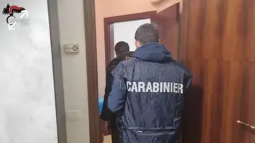 Conti in banca prosciugati solo con un sms: la centrale delle truffe era a Santa Croce sull'Arno