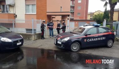 Ragazzo accoltellato fuori da scuola: è grave