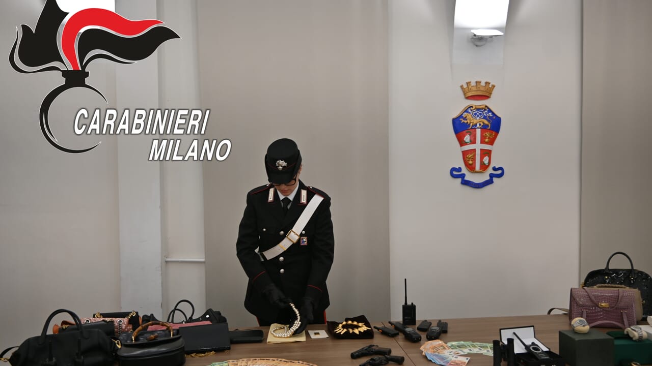 in manette anche la 'nonna' 96enne a capo del gruppo