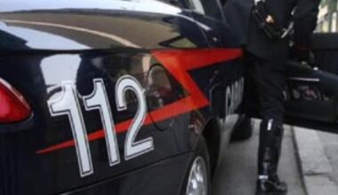 Brescia, ucciso a coltellate davanti a un bar a Sarezzo: arrestato 32enne