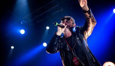 Luca Carboni, accese a Bologna luminarie con versi sua canzone: 'Onore incredibile'. VIDEO