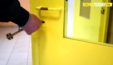 Aggressione choc nel carcere minorile, sequestrato e picchiato agente della penitenziaria