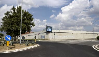 detenuto ingerisce accendini e scatena l'inferno. Incendiati materassi, sezione devastata