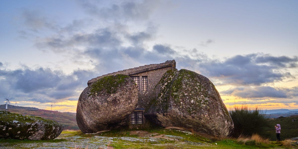Sembra la casa dei Flintstones, eppure è abitabile