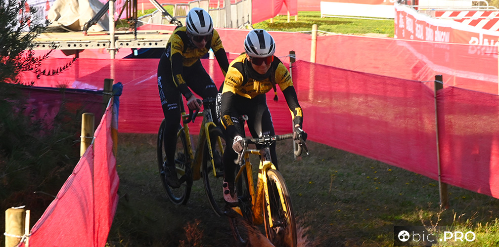 Le ragazze del eam FAS Airport Service – Guerciotti prove di sabbia e d'acqua