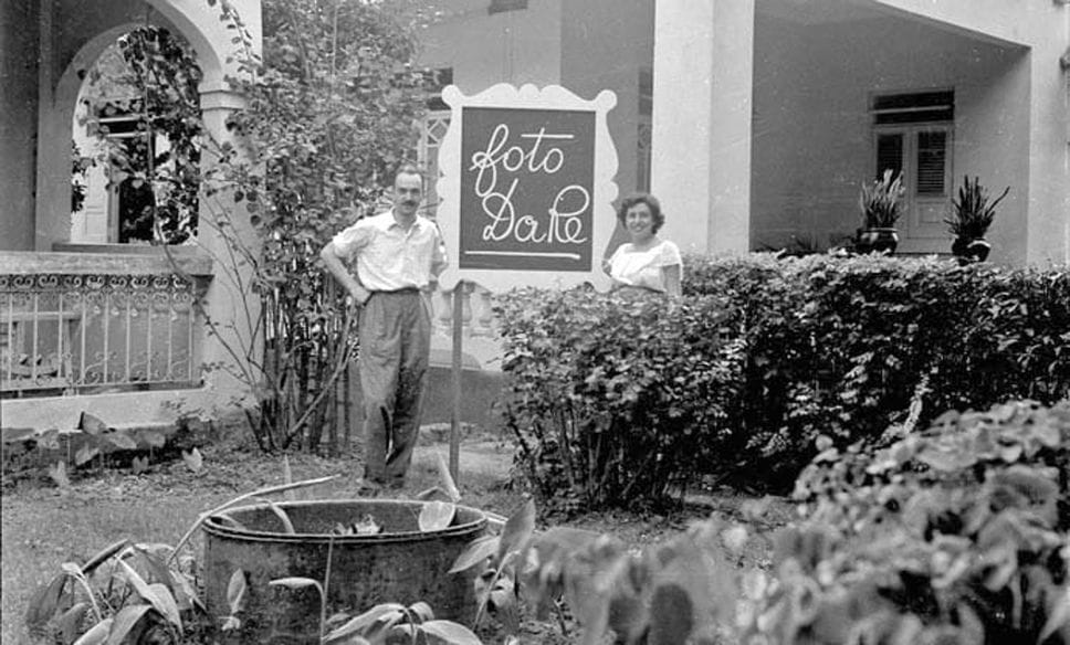 Foto storica del laboratorio fotografico di famiglia, nonno Umberto e la moglie
