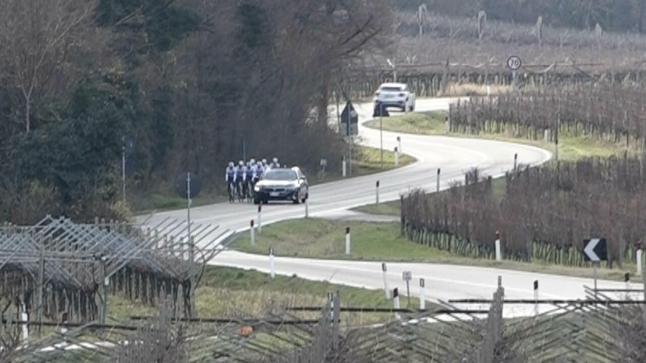 L'odio verso i ciclisti alla base degli spari verso il team Padovani: denunciato 25enne