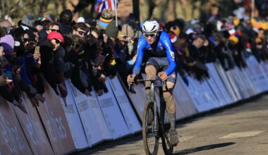 Aubin Sparfel vince la gara Under 23 a Flamanville, Italia sul podio con Stefano Viezzi