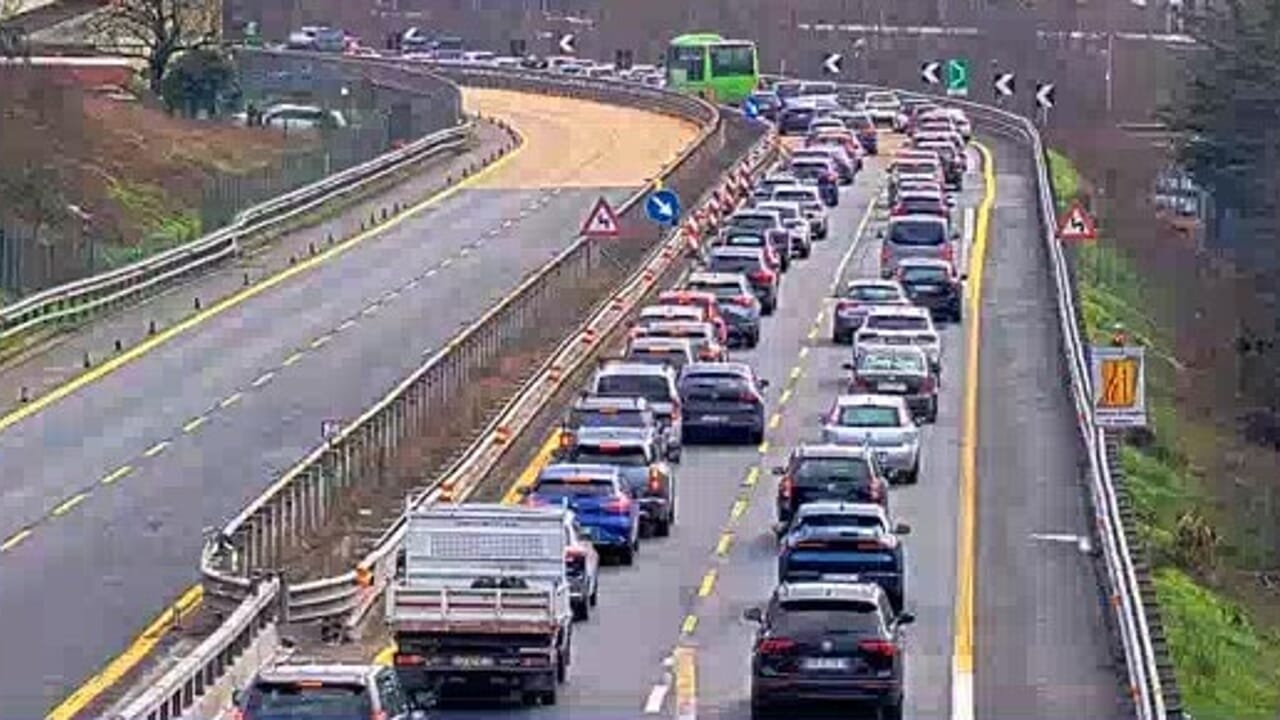 Tamponamento a catena in galleria, traffico bloccato su A7 tra Ronco Scrivia e Bolzaneto