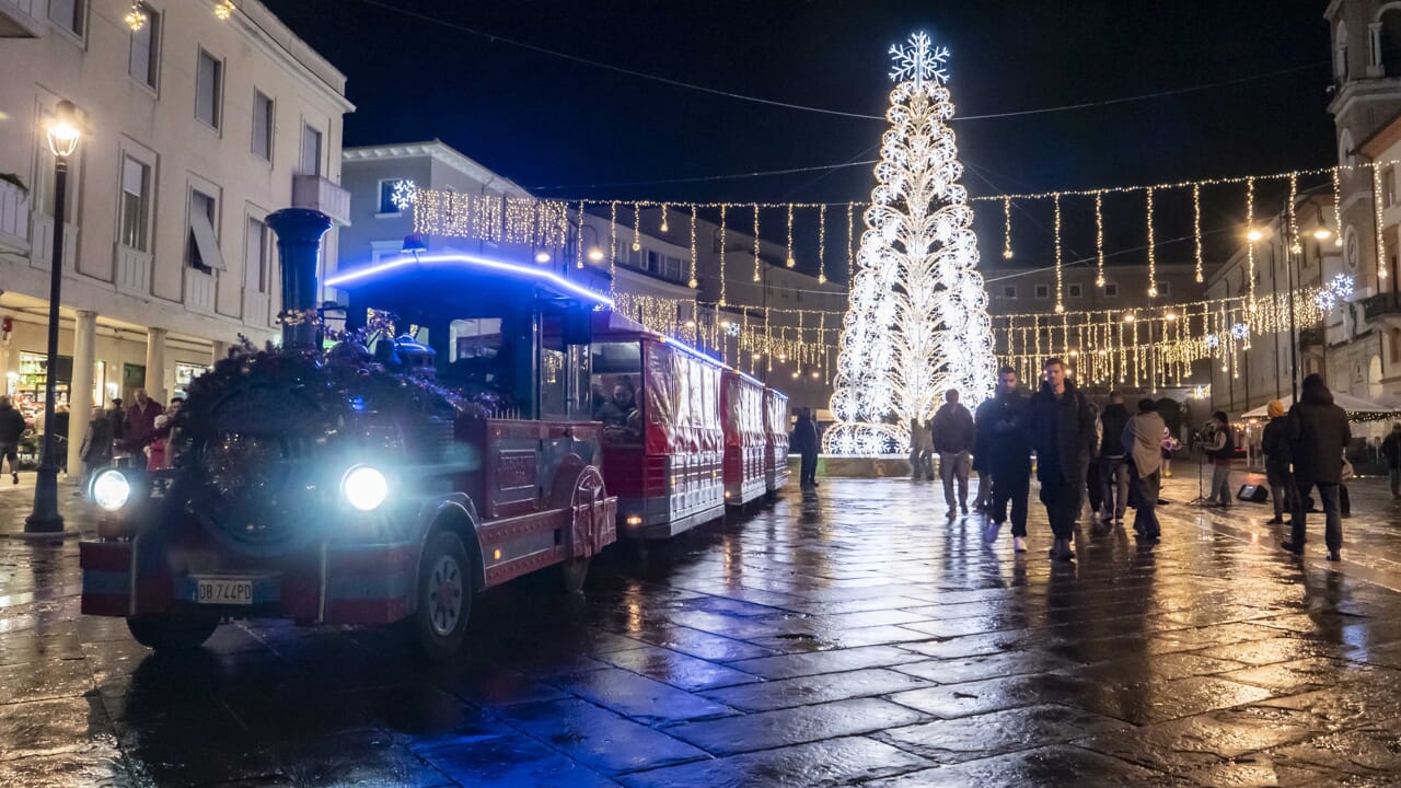potenziati i servizi di trasporto pubblico. Bus e Metromare notturni gratis