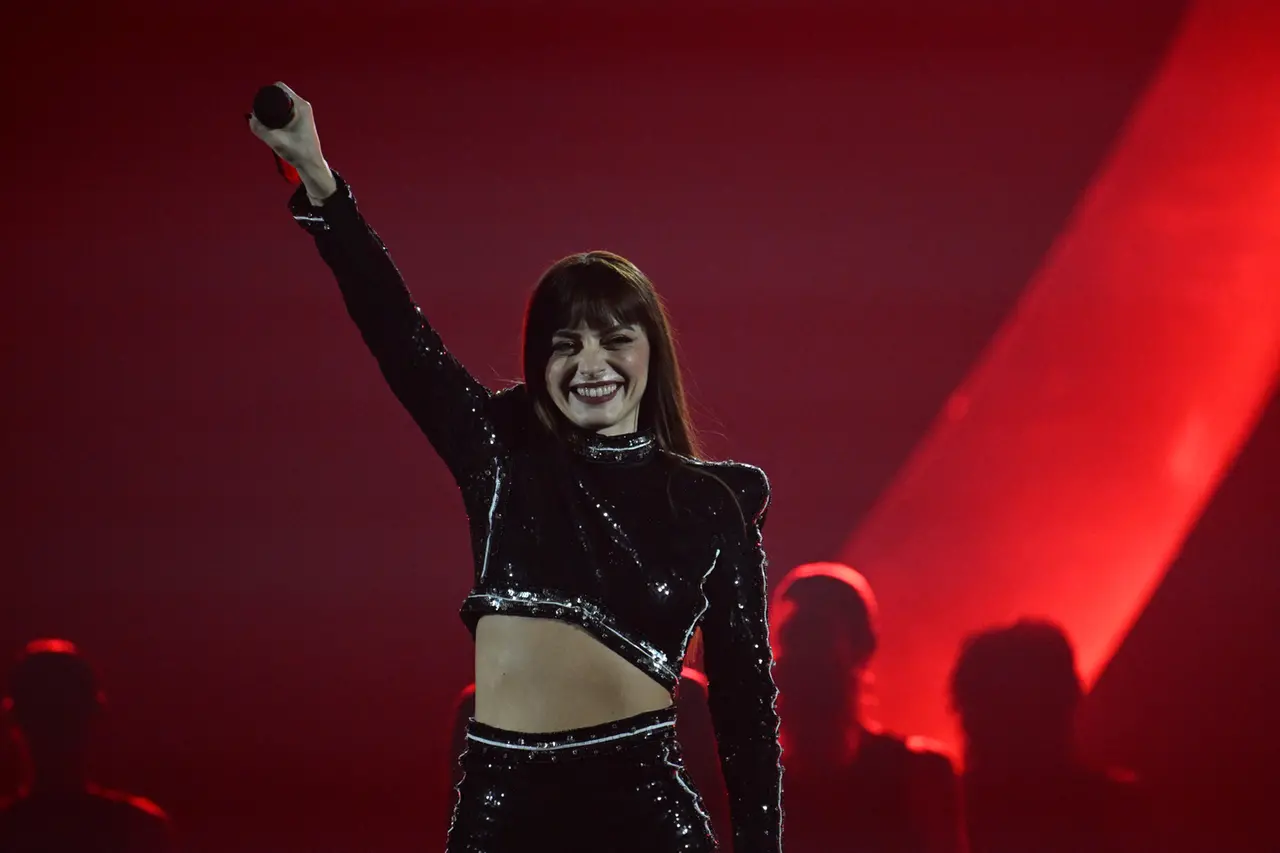    CONCERTO  DI  ANNALISA  ALL UNIP0L ARENA