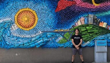 storia, opere e stile del creativo che rivoluziona l’arte del riuso in Calabria