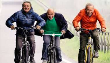 Attitudini - Nessuna, un autoritratto divertente - ma con squarci di riflessione - su un trio comico memorabile